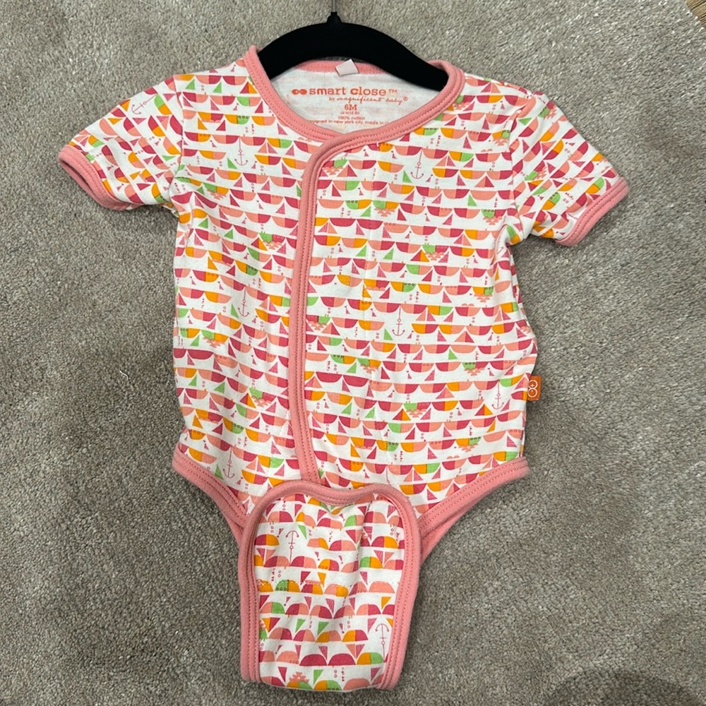 Magnificent baby Smart Close Short Sleeve Modern Boat Print Bodysuit Pink Sz 6m